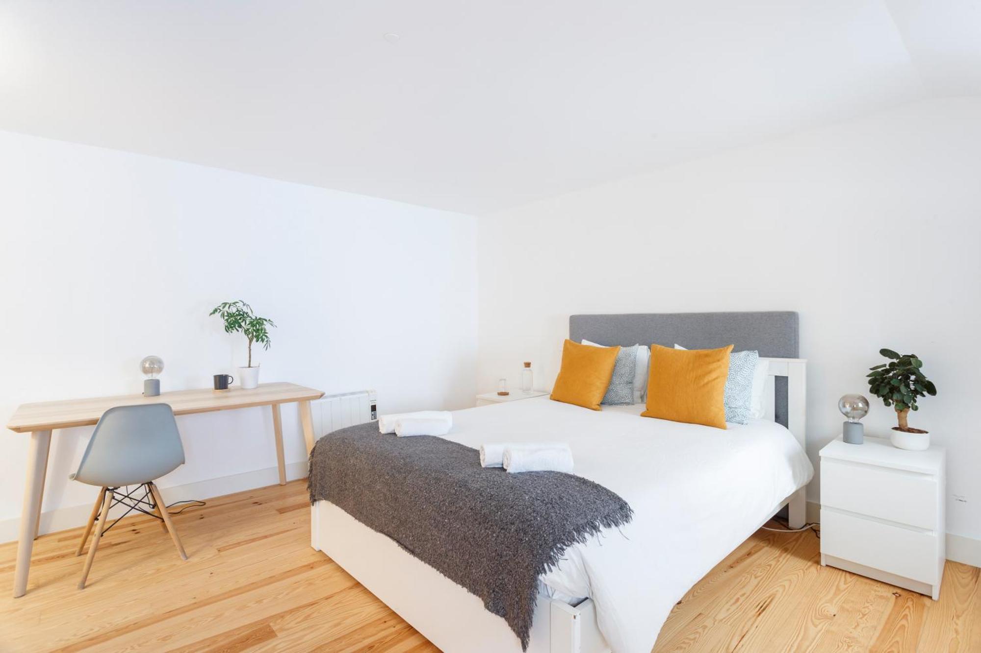 Suite In Cozy Apartment In Chiado In Shared House Лиссабон Экстерьер фото