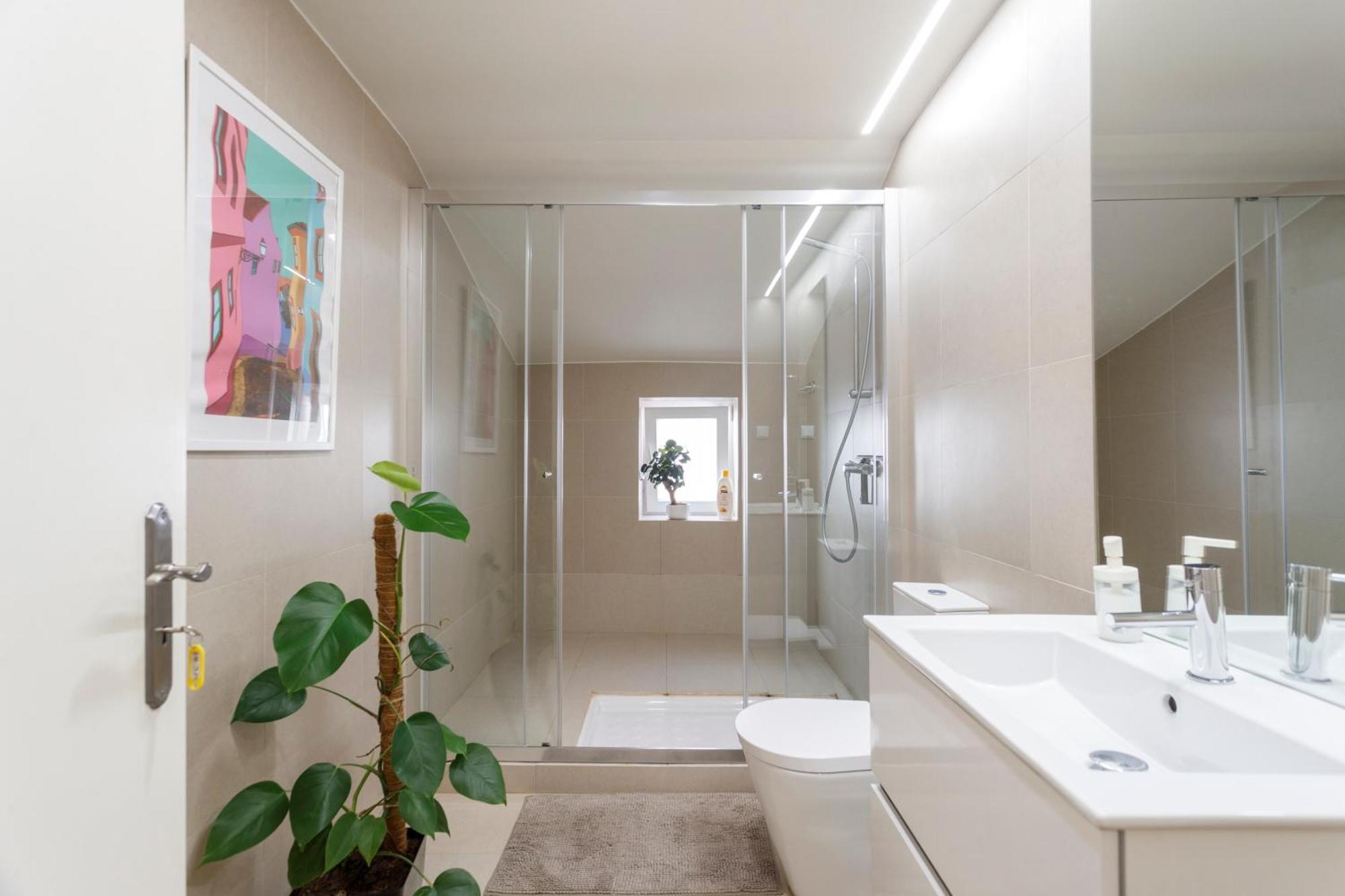 Suite In Cozy Apartment In Chiado In Shared House Лиссабон Экстерьер фото